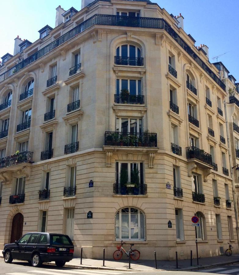 Charming Bedroom Paris Exterior photo